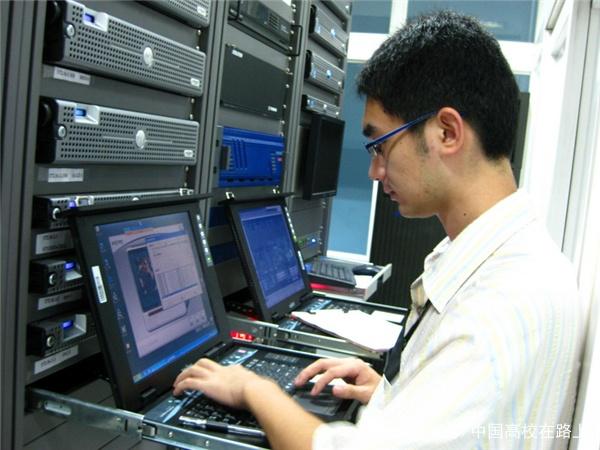 大學計算機專業(yè)，如何選擇網(wǎng)絡工程師與軟件工程師？